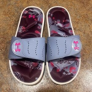 Like new, Under Armor, Women’s slides